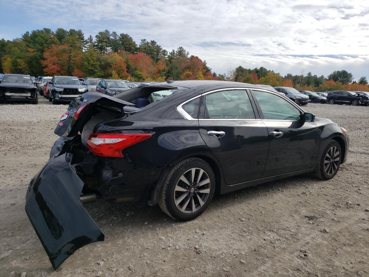 2017 Nissan Altima - Image 3