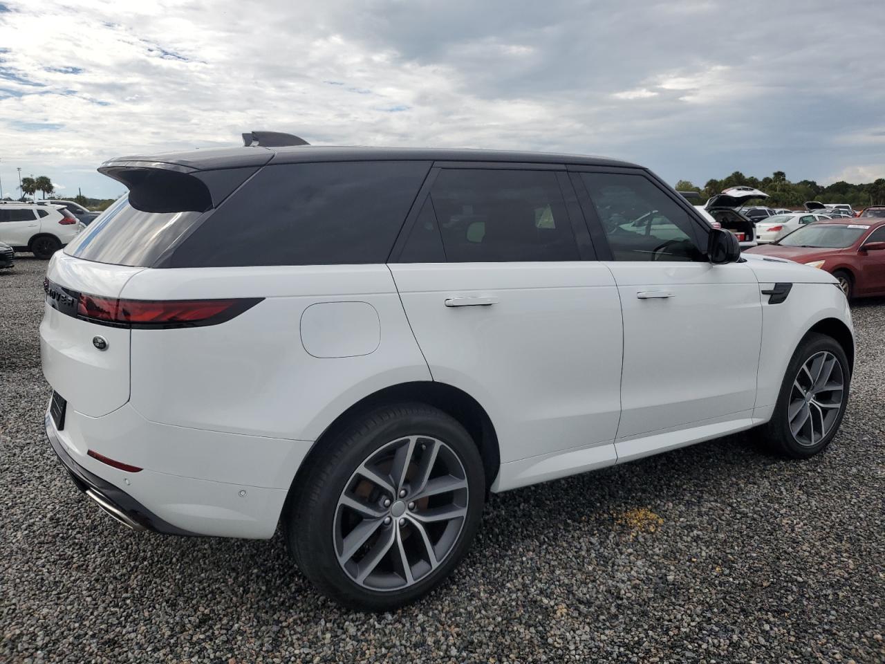 2023 Land Rover Range Rover - Image 3