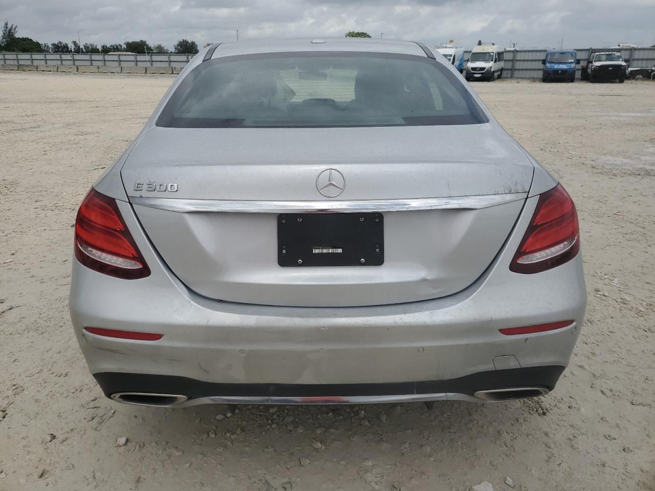 2018 Mercedes-Benz E 300 VIN: WDDZF4JB0JA336200 Lot: 74309914