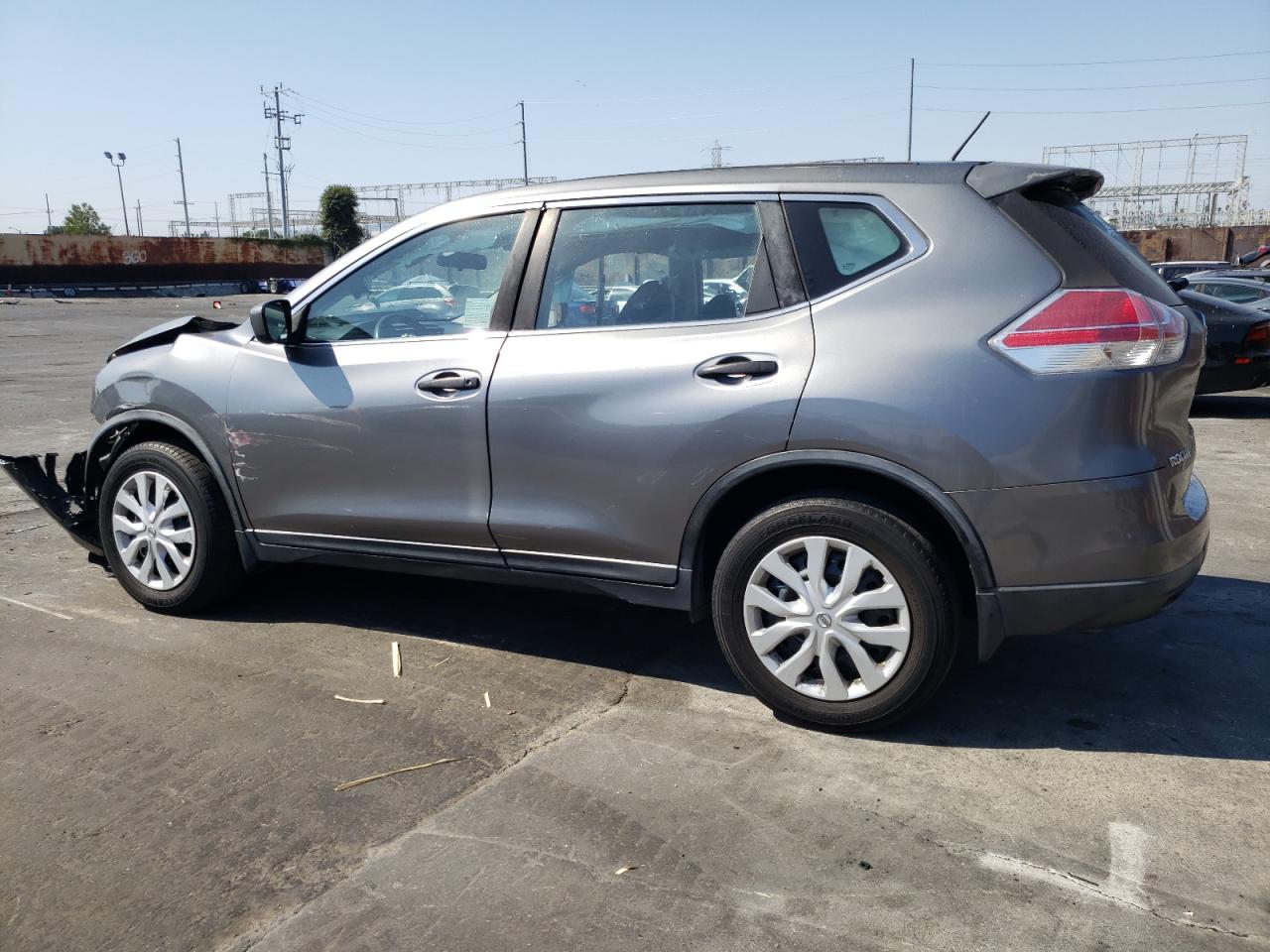 2016 Nissan Rogue - Image 2