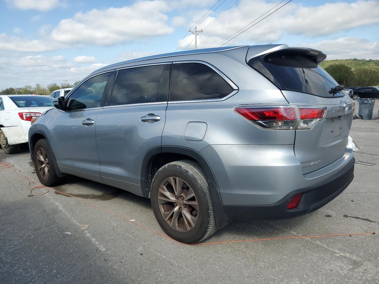 5TDKKRFH4FS066755 2015 TOYOTA HIGHLANDER - Image 2