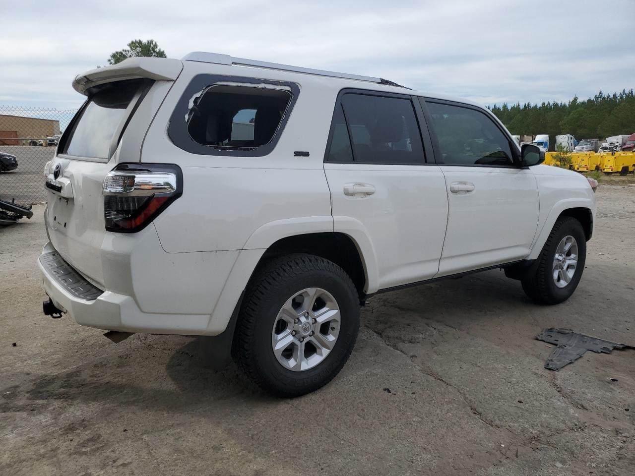 VIN JTEZU5JR6J5190361 2018 TOYOTA 4RUNNER no.3