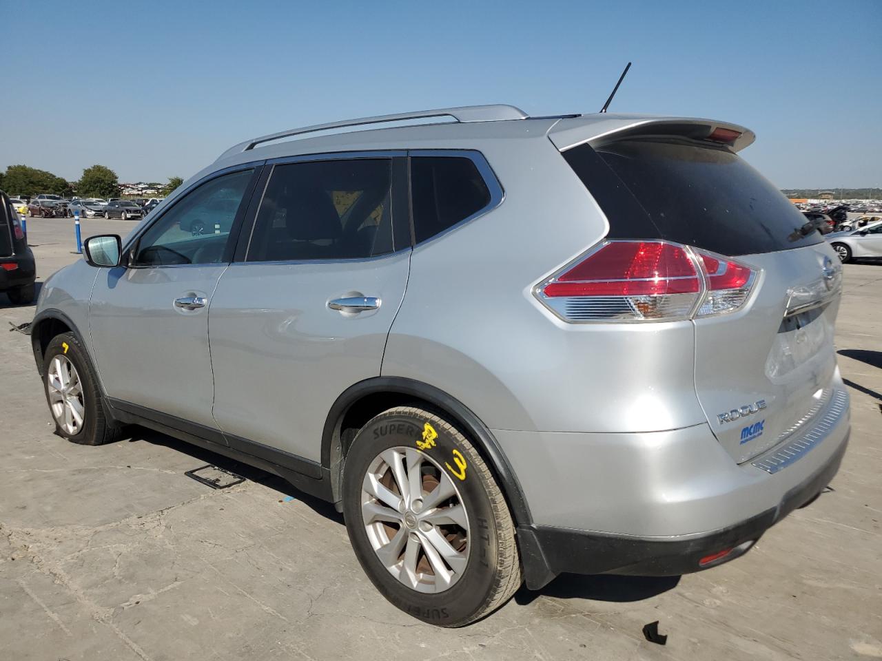 2015 Nissan Rogue - Image 2