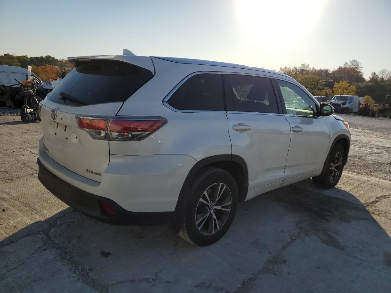 2016 Toyota Highlander - Image 3