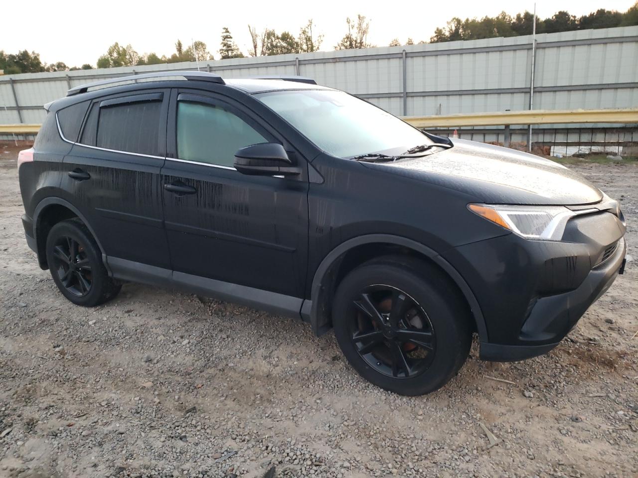 2017 Toyota RAV 4 - Image 4