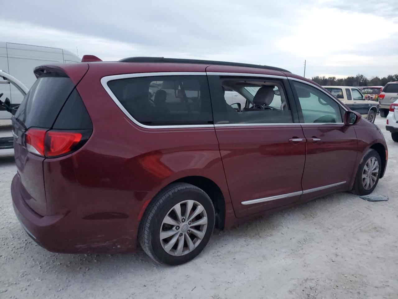 2017 Chrysler Pacifica - Image 3