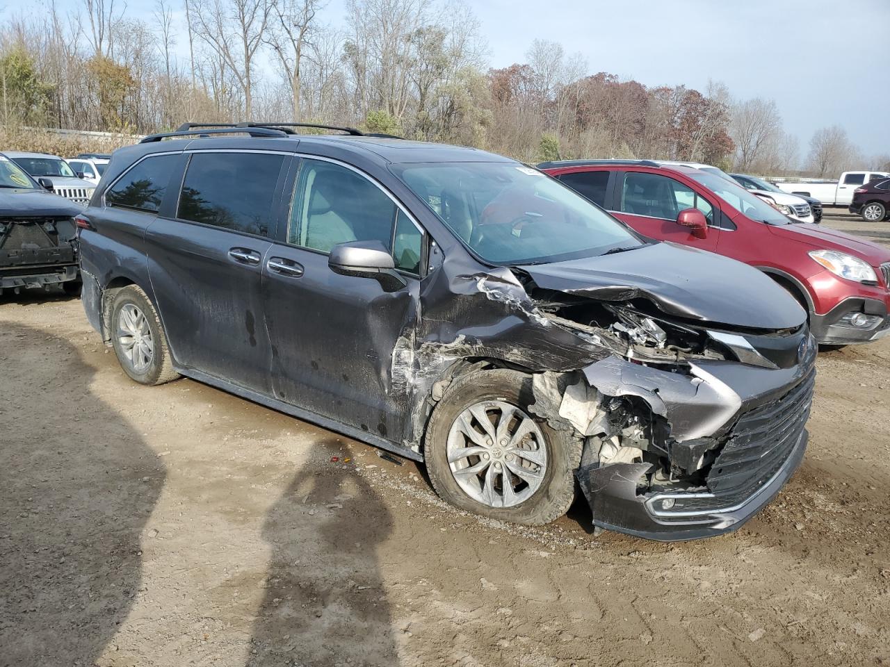 2022 Toyota Sienna - Image 4