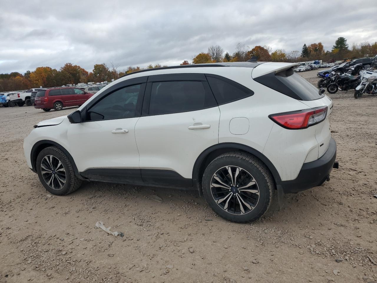 2022 Ford Escape - Image 2