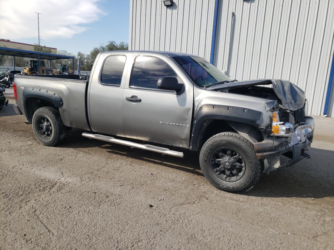 2007 Chevrolet Silverado - Image 4