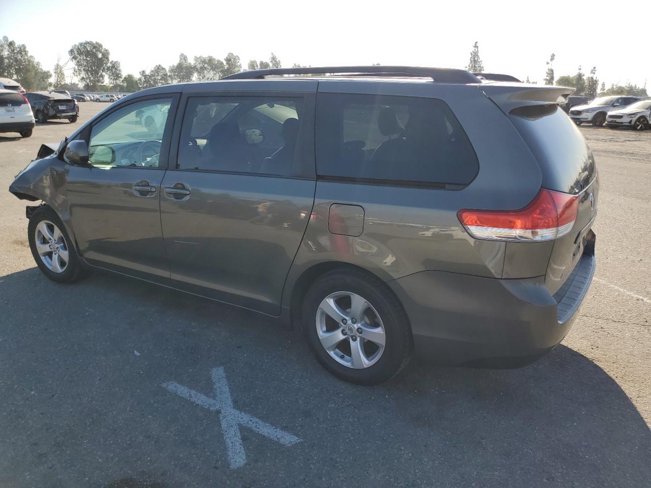2011 Toyota Sienna - Image 2