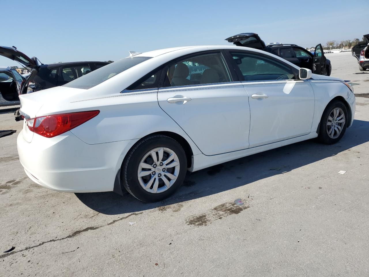 2012 Hyundai Sonata - Image 3