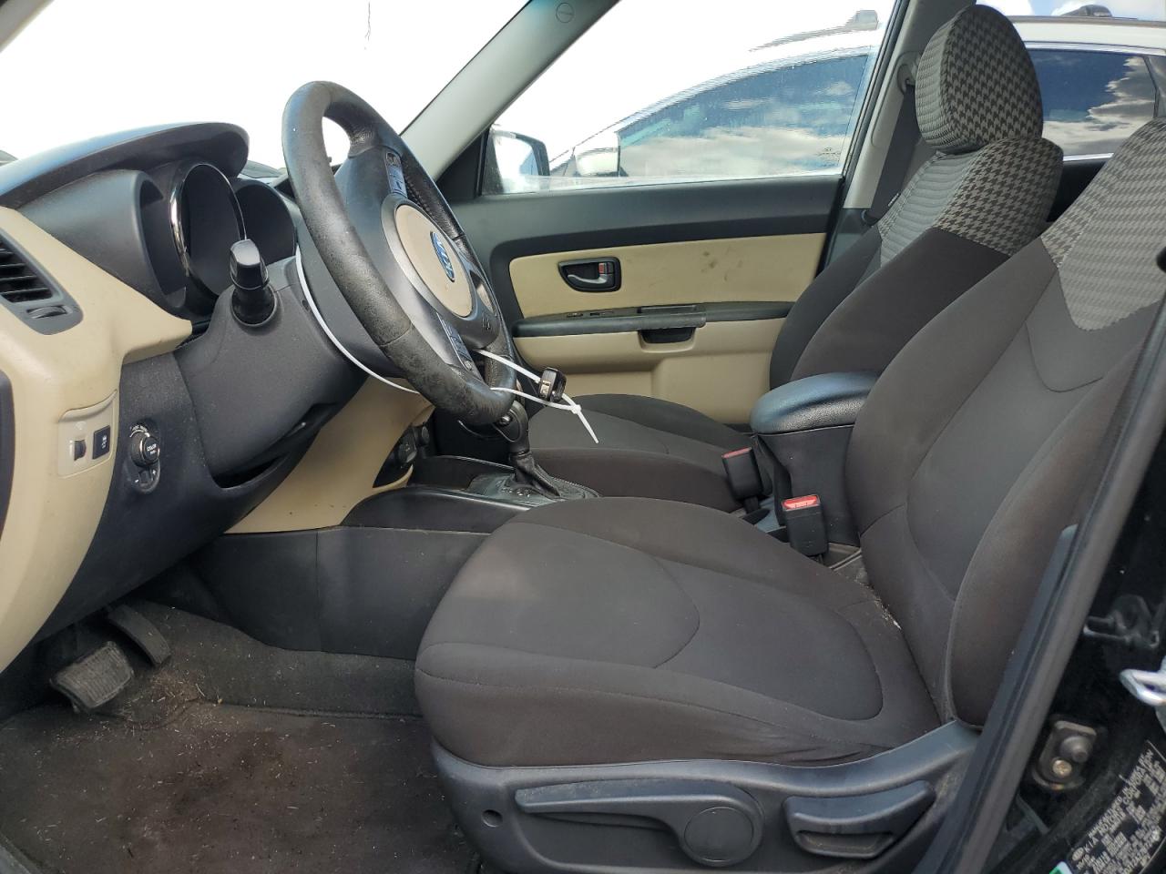 2011 Kia Soul + VIN: KNDJT2A27B7241961 Lot: 73948024