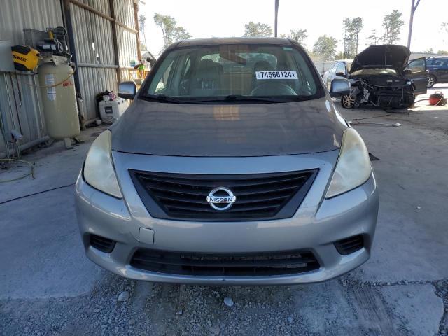  NISSAN VERSA 2013 Srebrny