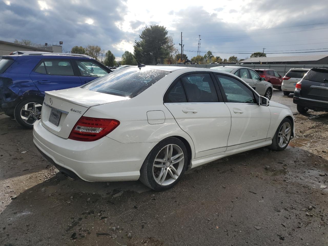 VIN WDDGF8AB4DG082006 2013 MERCEDES-BENZ C-CLASS no.3