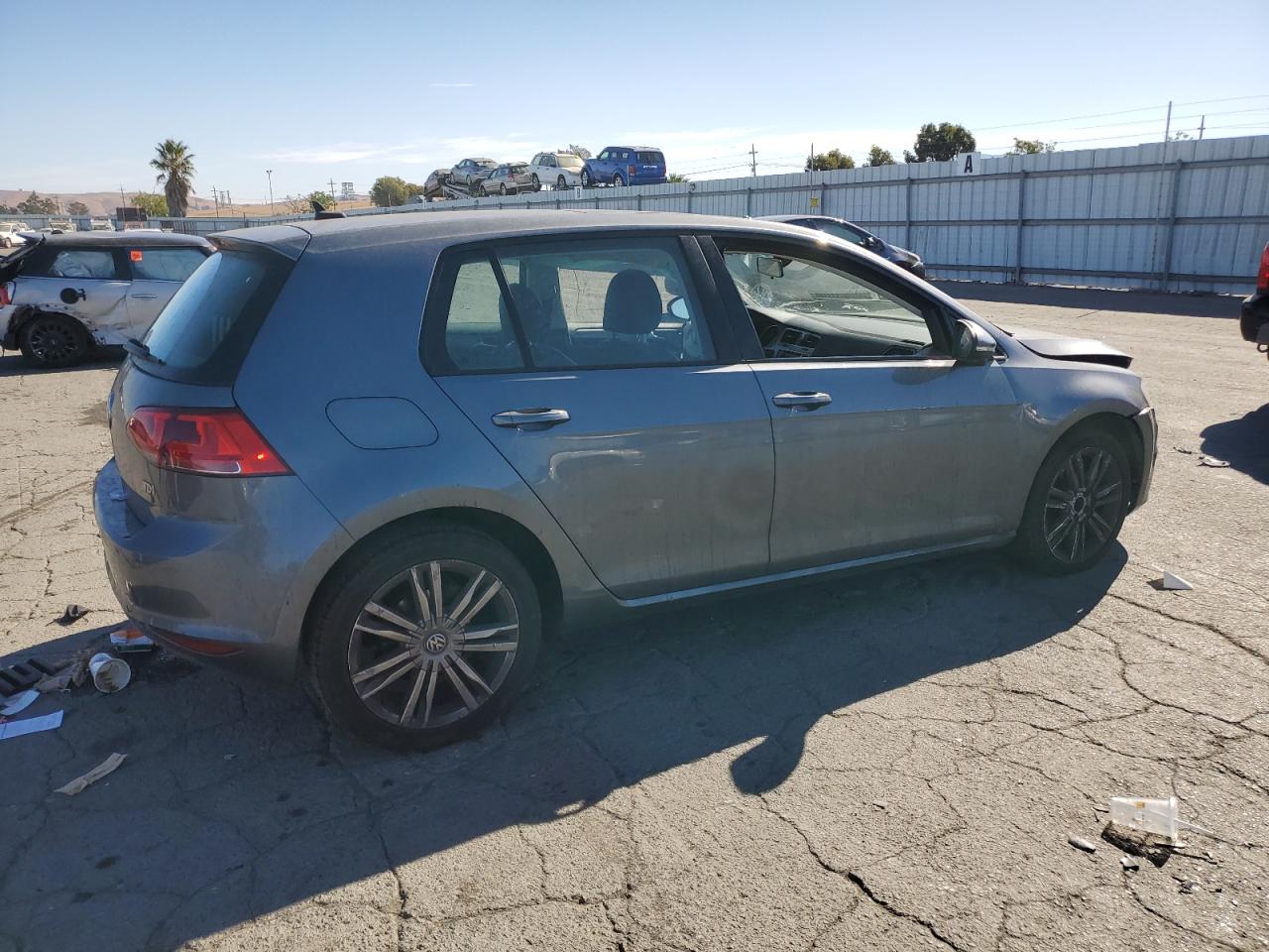 2015 Volkswagen Golf - Image 3