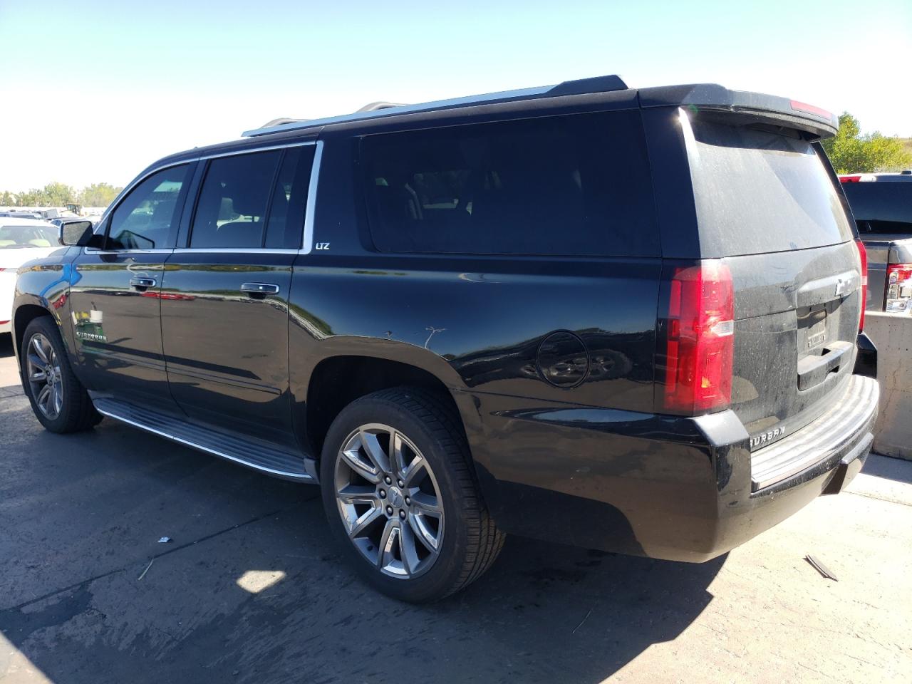 VIN 1GNSKKKC5FR500768 2015 CHEVROLET SUBURBAN no.2