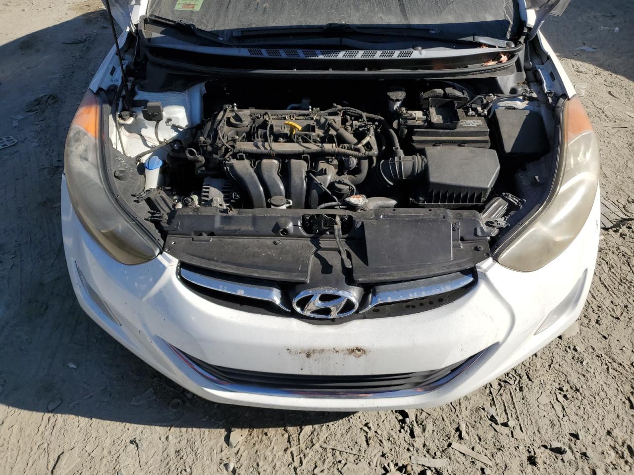 2013 Hyundai Elantra - Image 11