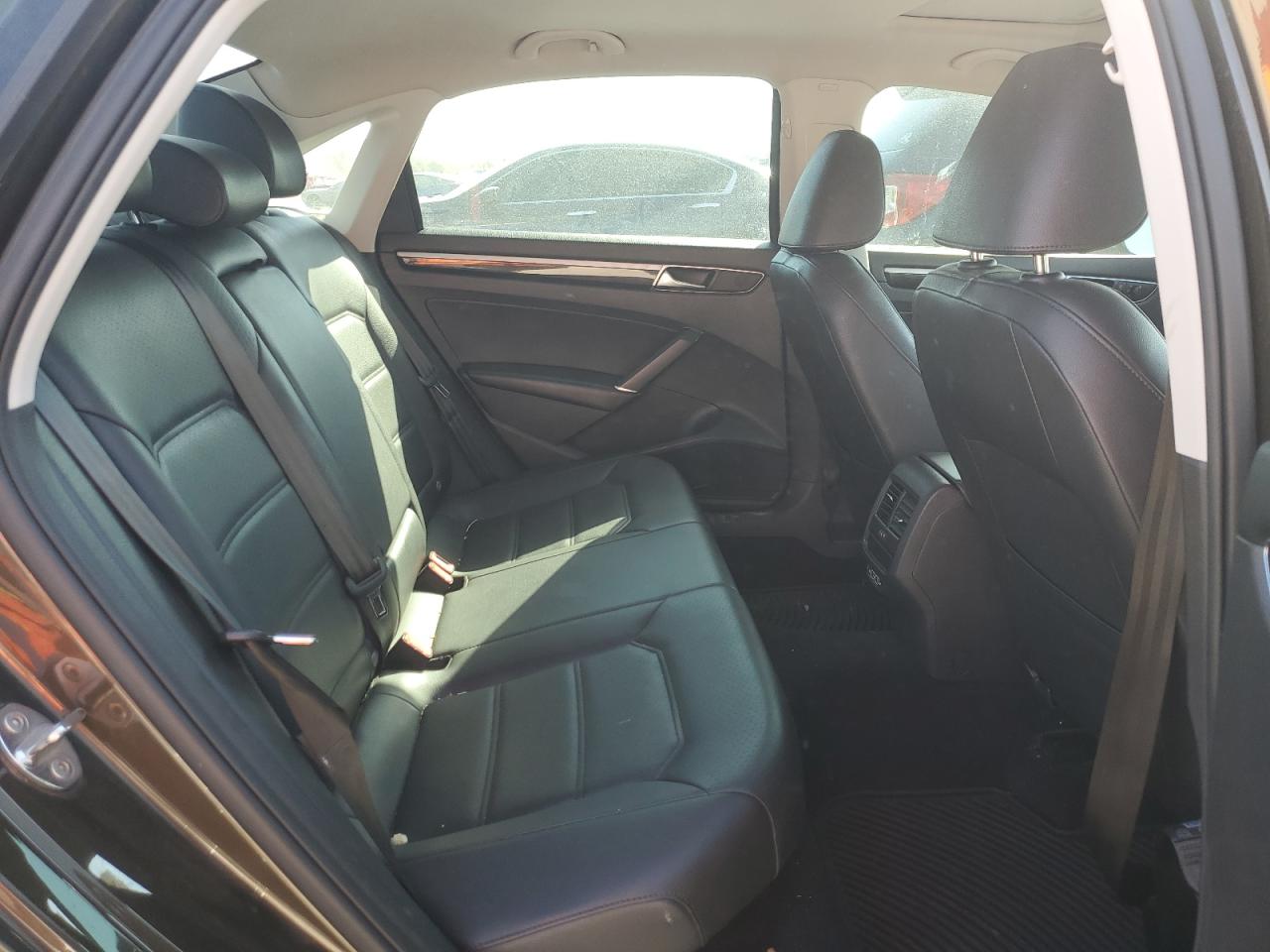 2019 Volkswagen Passat - Image 10