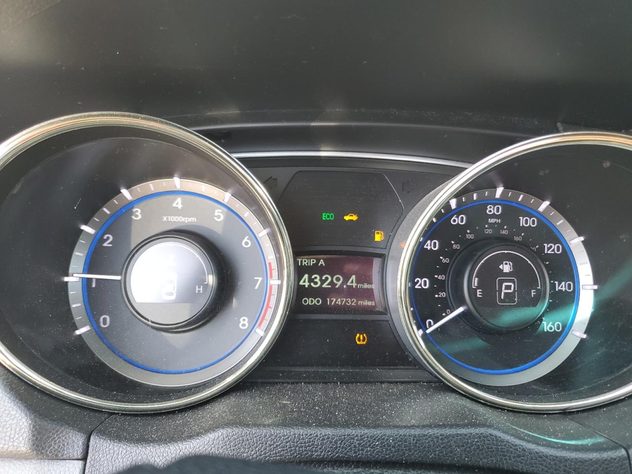 2011 Hyundai Sonata - Image 9