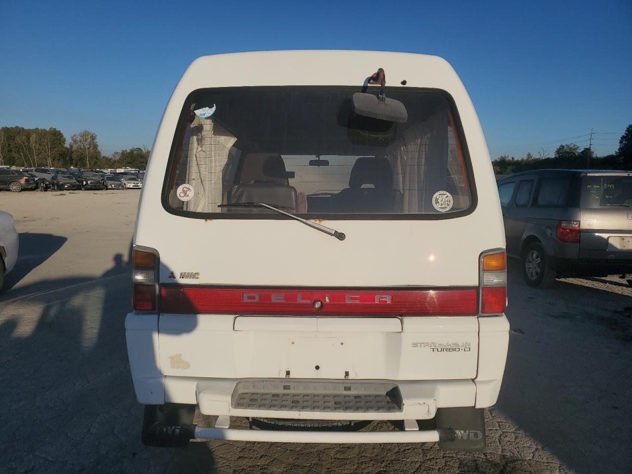 P35W0103411 1990 Mitsubishi Delica