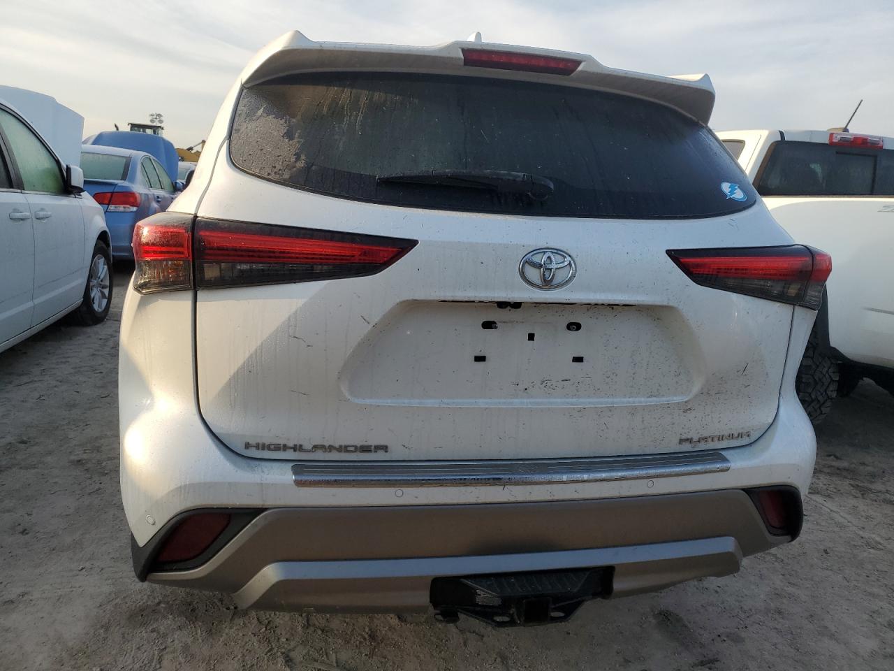 2022 Toyota Highlander Platinum VIN: 5TDFZRAH8NS105673 Lot: 75813924