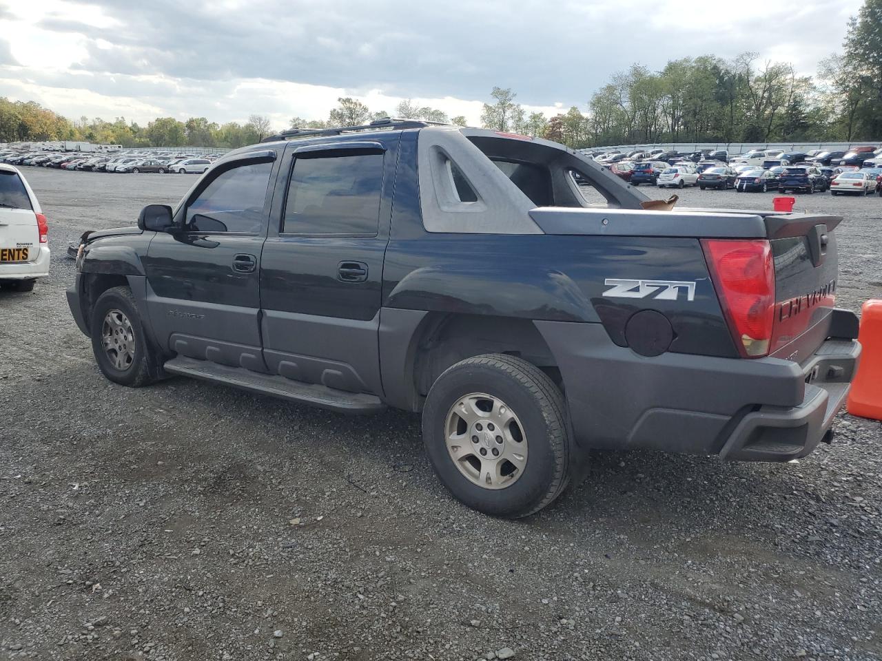 2004 Chevrolet Avalanche - Image 2