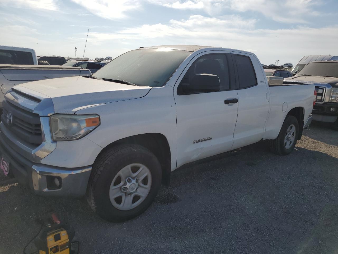 5TFRM5F18FX084142 2015 Toyota Tundra Double Cab Sr