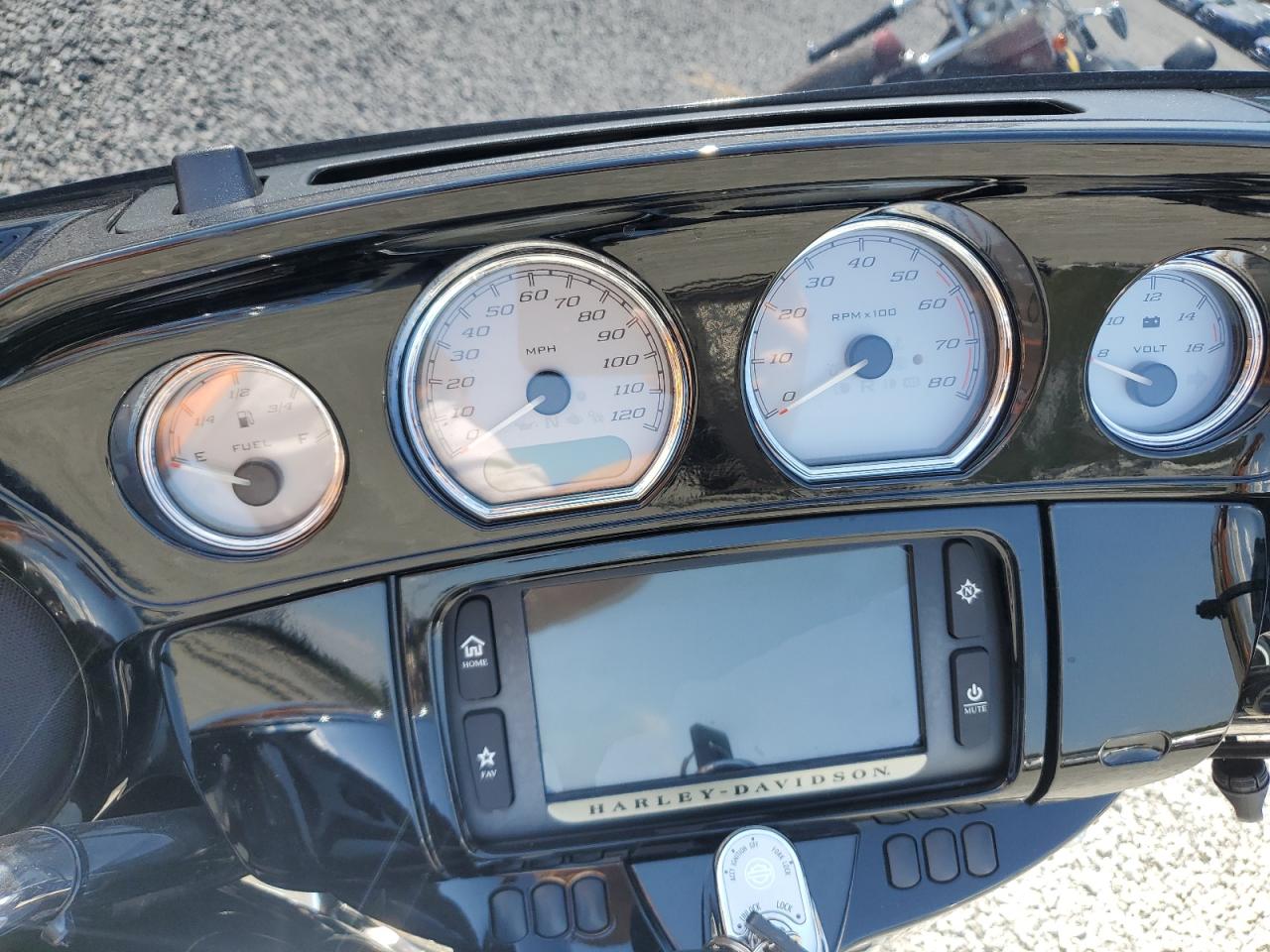 2015 Harley-Davidson Flhxs Street Glide Special VIN: 1HD1KRM14FB692362 Lot: 75425754