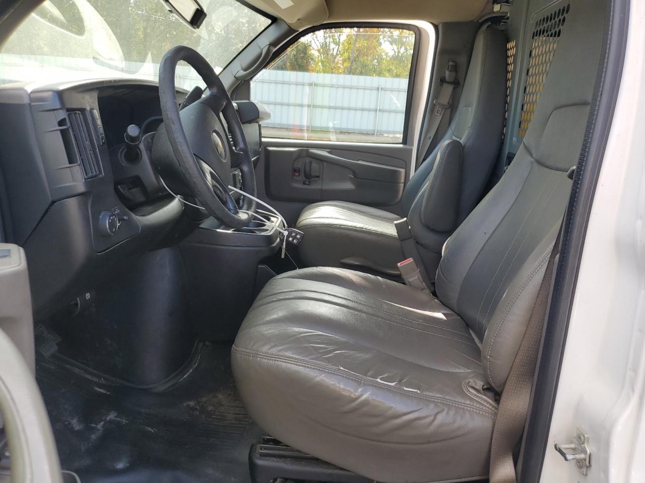 2015 Chevrolet Express - Image 7