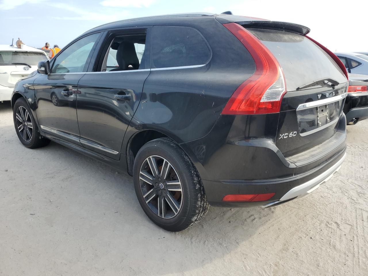 2017 Volvo XC60 - Image 2