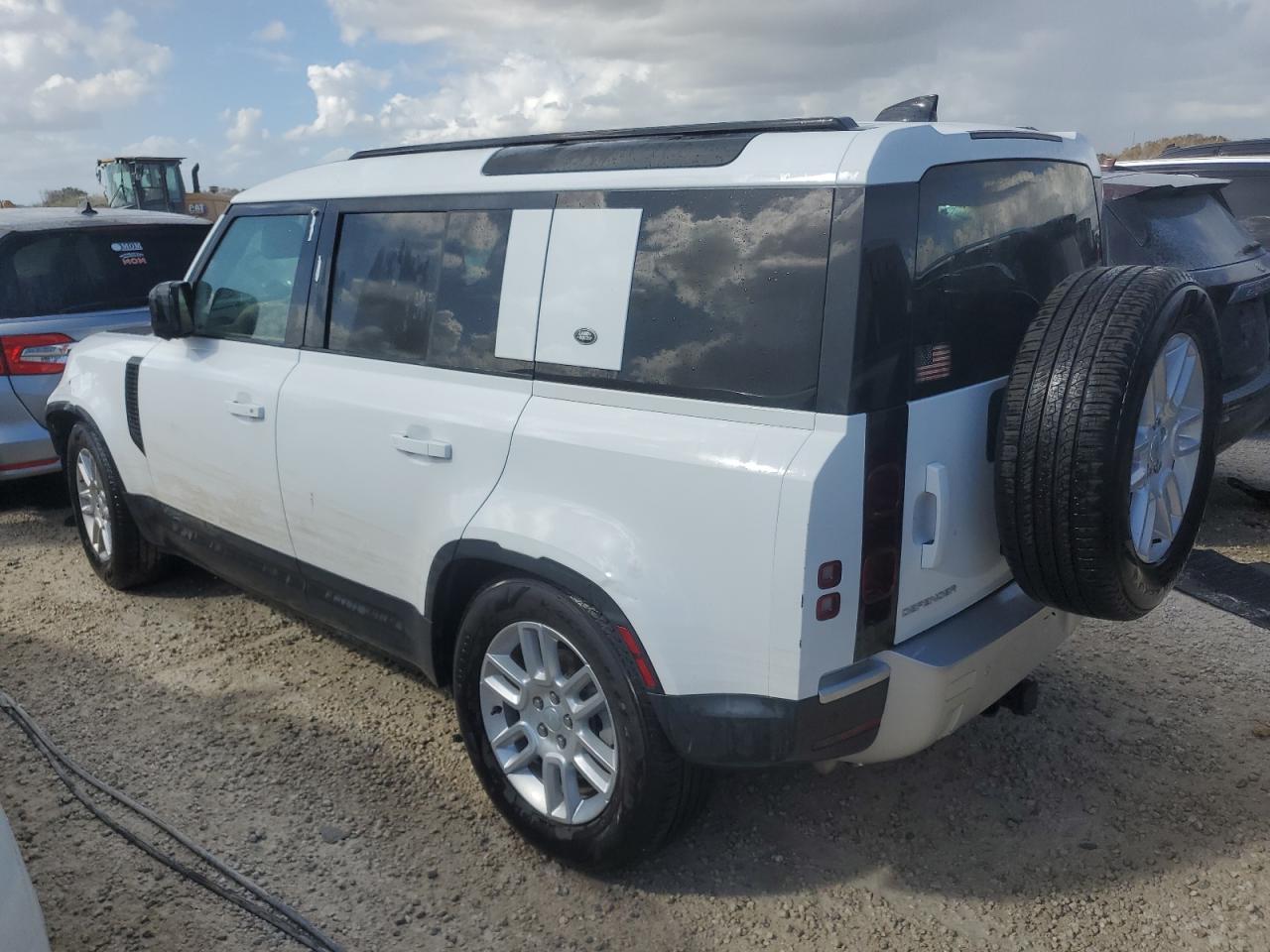 2024 Land Rover Defender - Image 2
