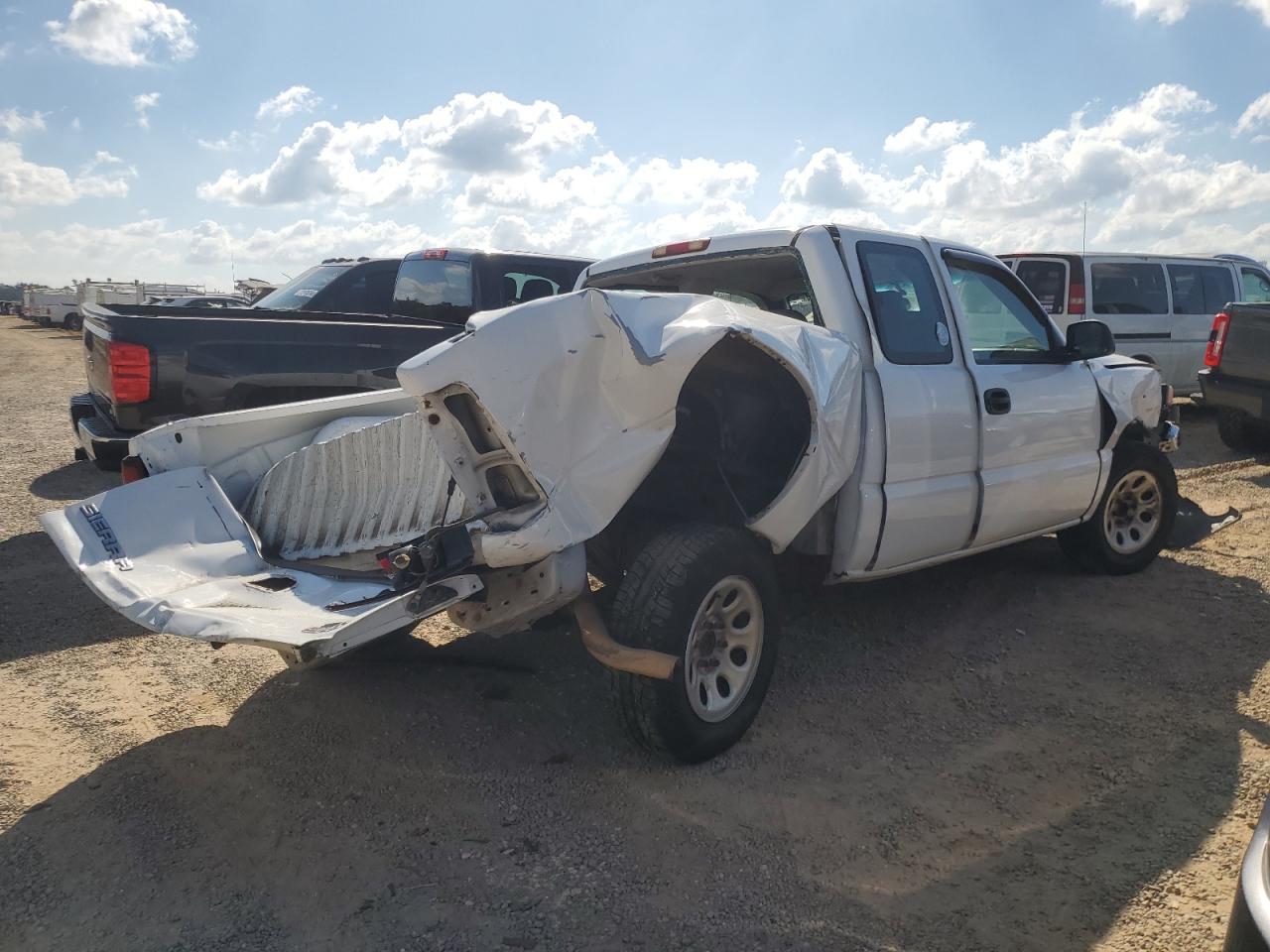 2006 GMC Sierra - Image 3