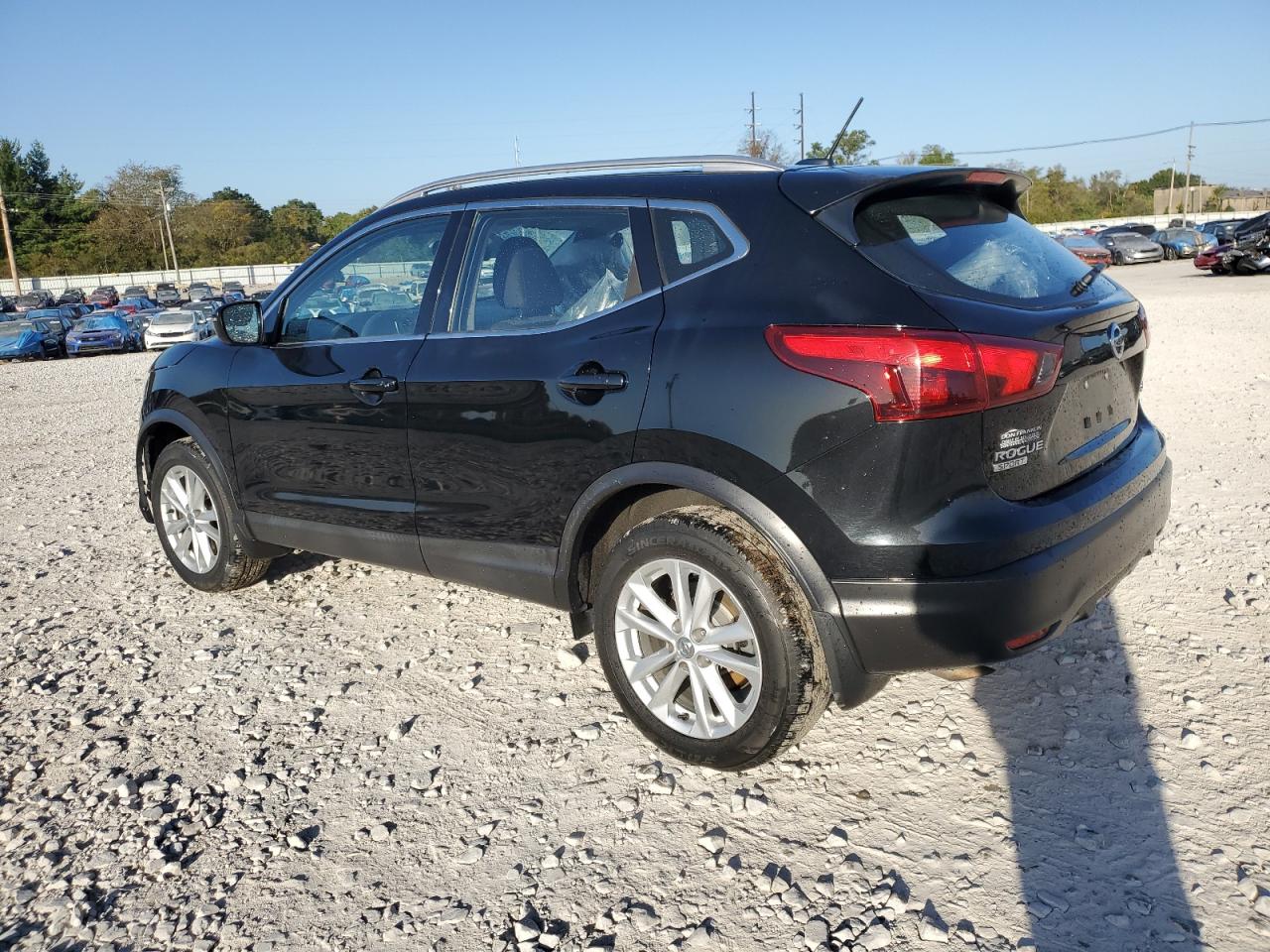 2018 Nissan Rogue - Image 2
