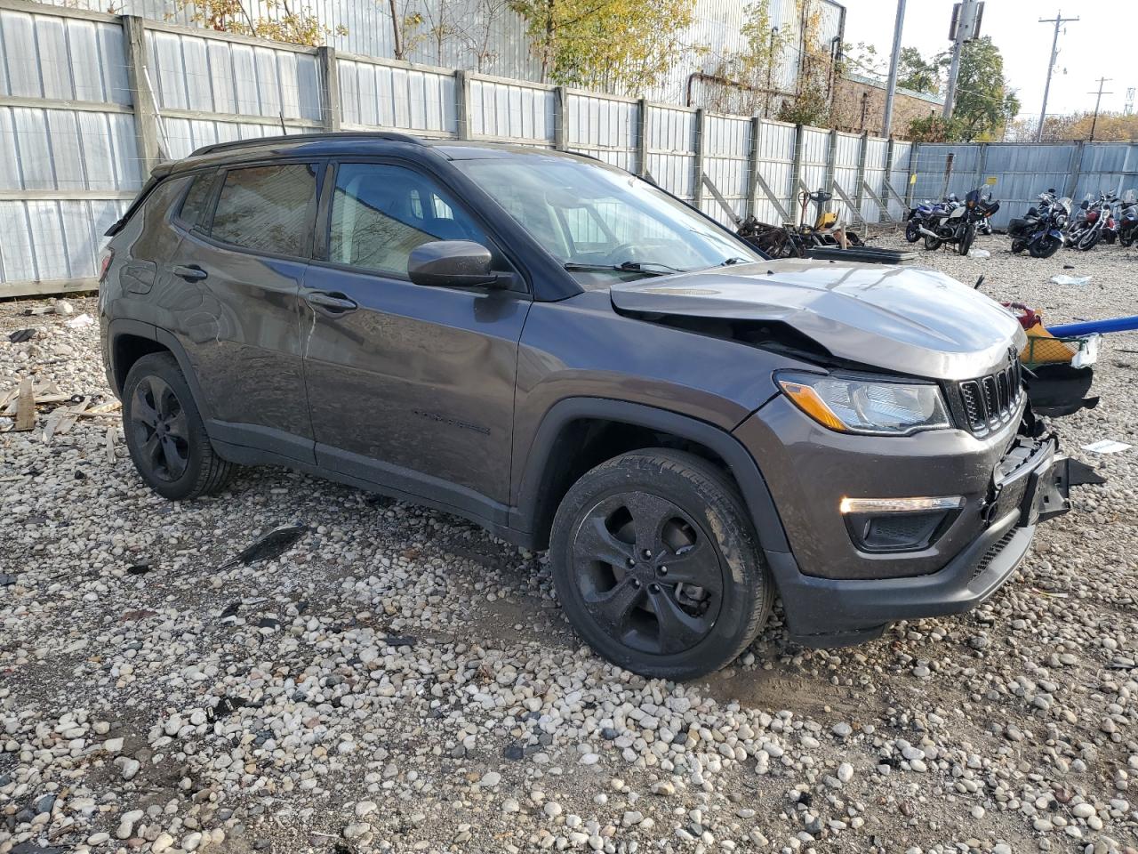 VIN 3C4NJDBB0JT403098 2018 JEEP COMPASS no.4