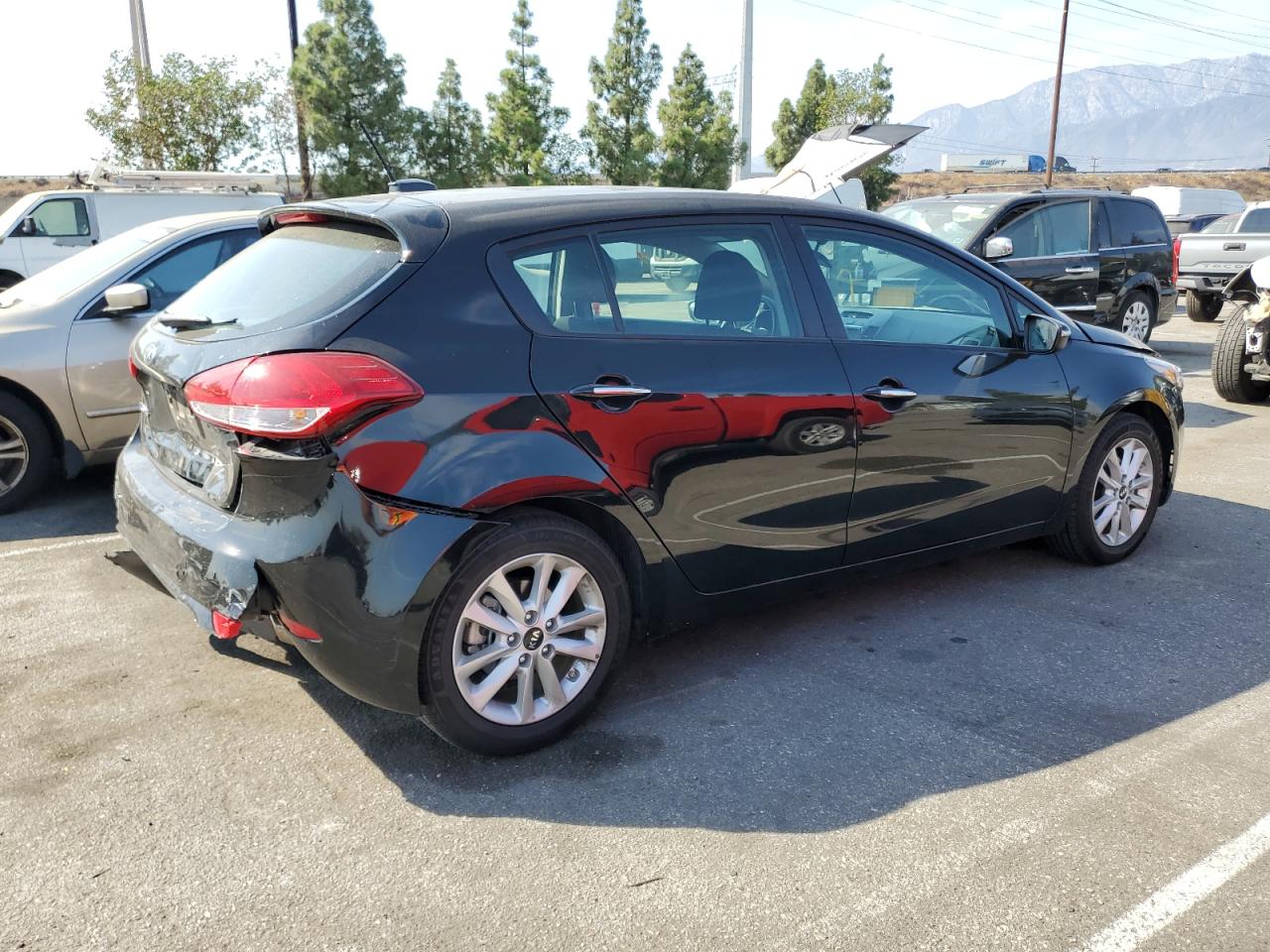 KNAFK5A83H5690876 2017 Kia Forte Lx