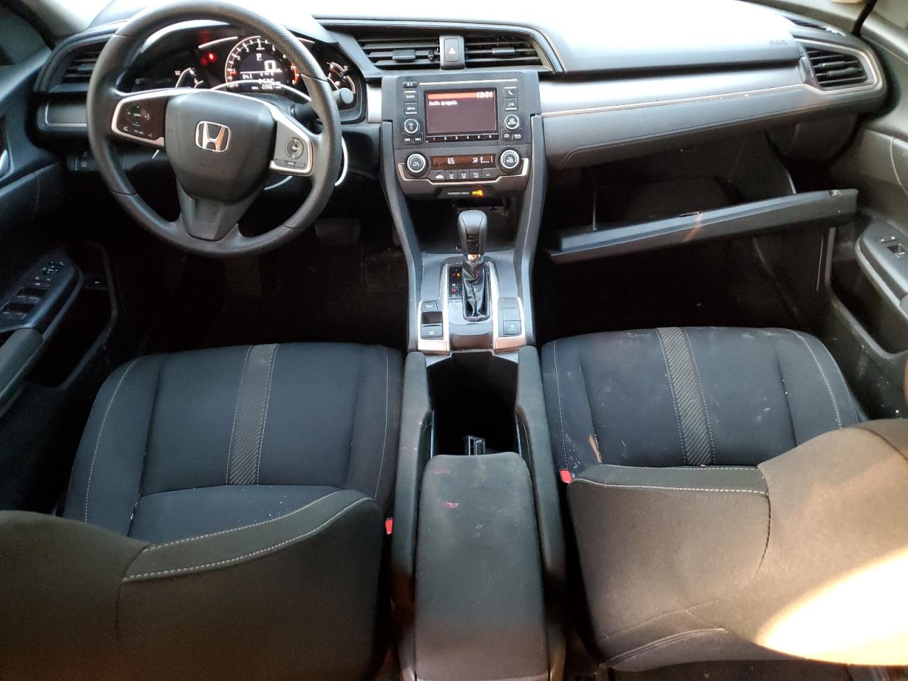 19XFC2F51JE207490 2018 Honda Civic Lx