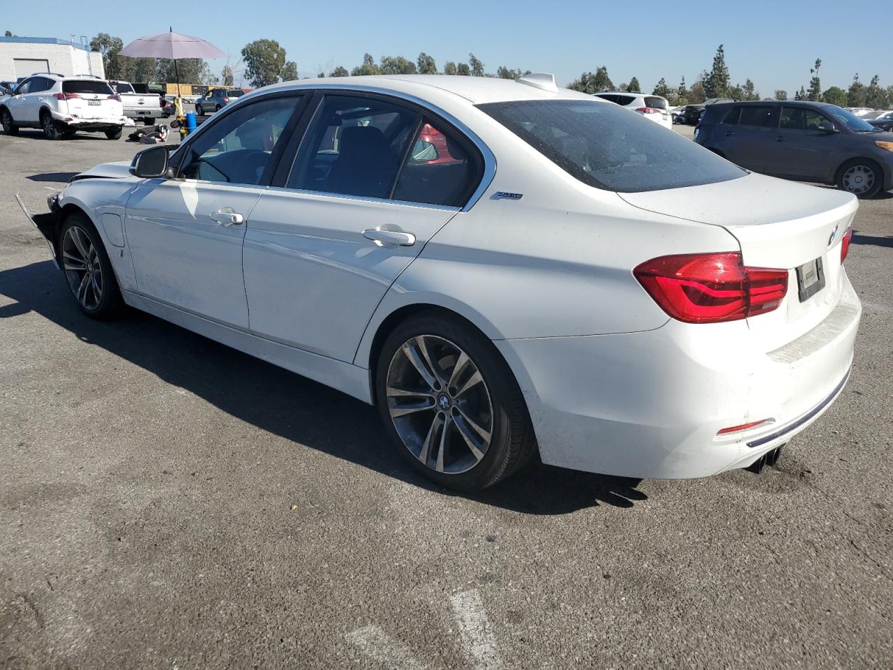 WBA8E1C58JA178541 2018 BMW 3 SERIES - Image 2