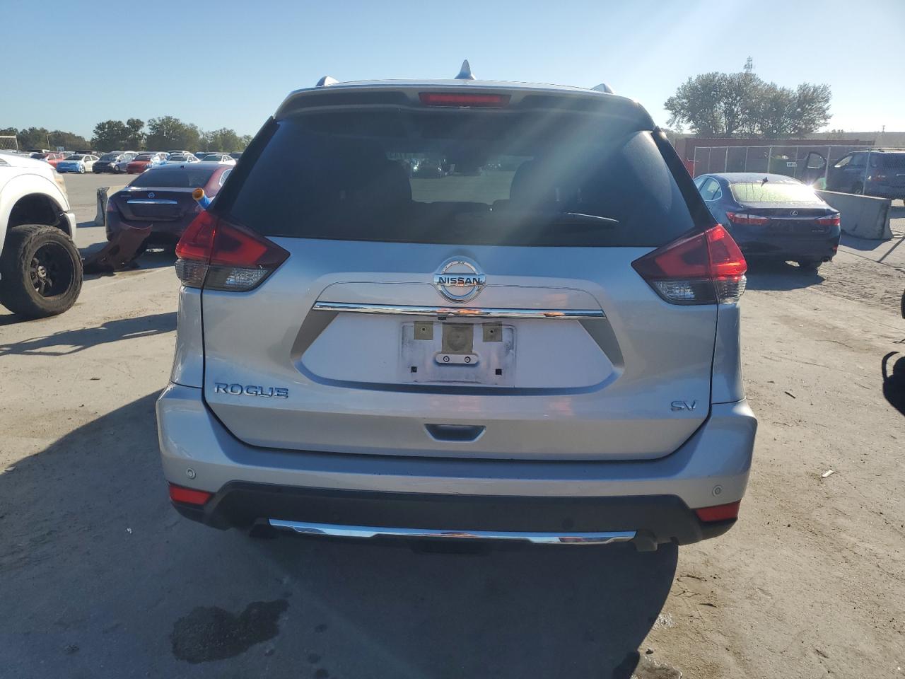 2020 Nissan Rogue S VIN: JN8AT2MT9LW040787 Lot: 77435634