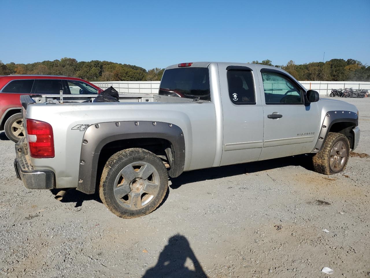2011 Chevrolet Silverado - Image 3