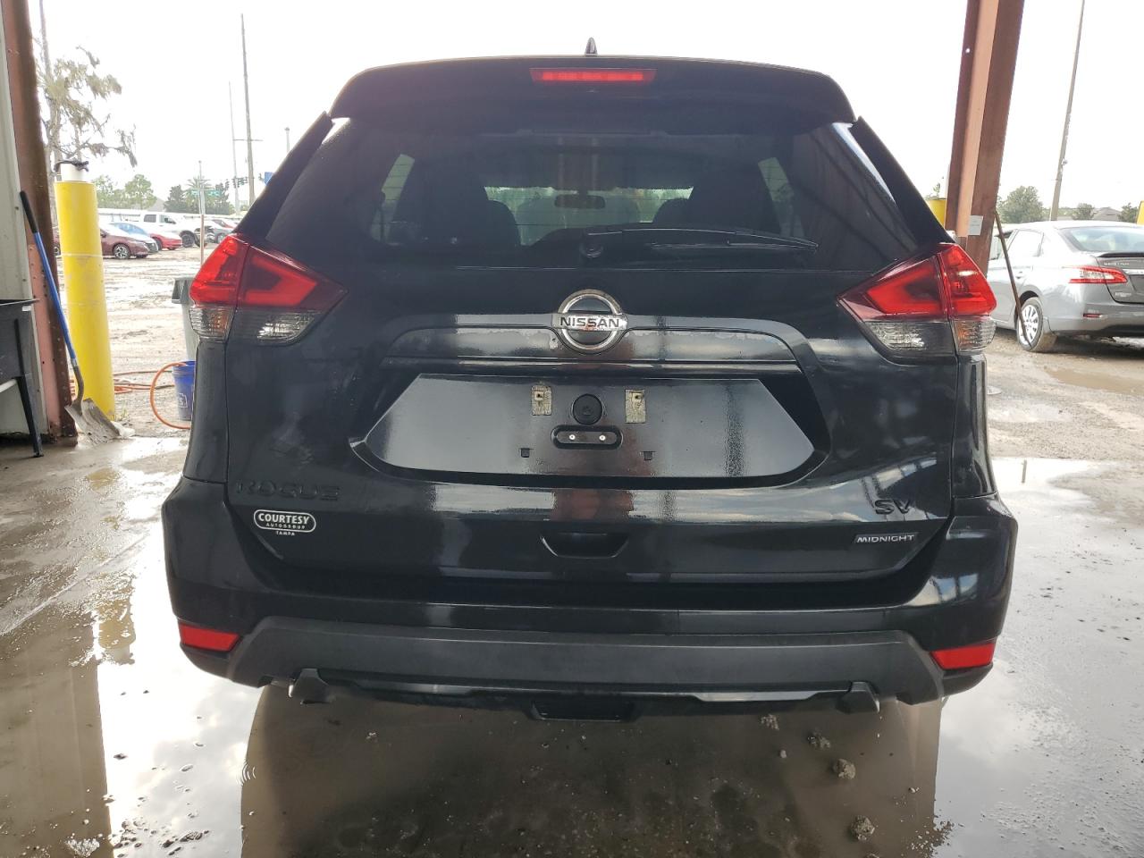 5N1AT2MT7JC810605 2018 Nissan Rogue S