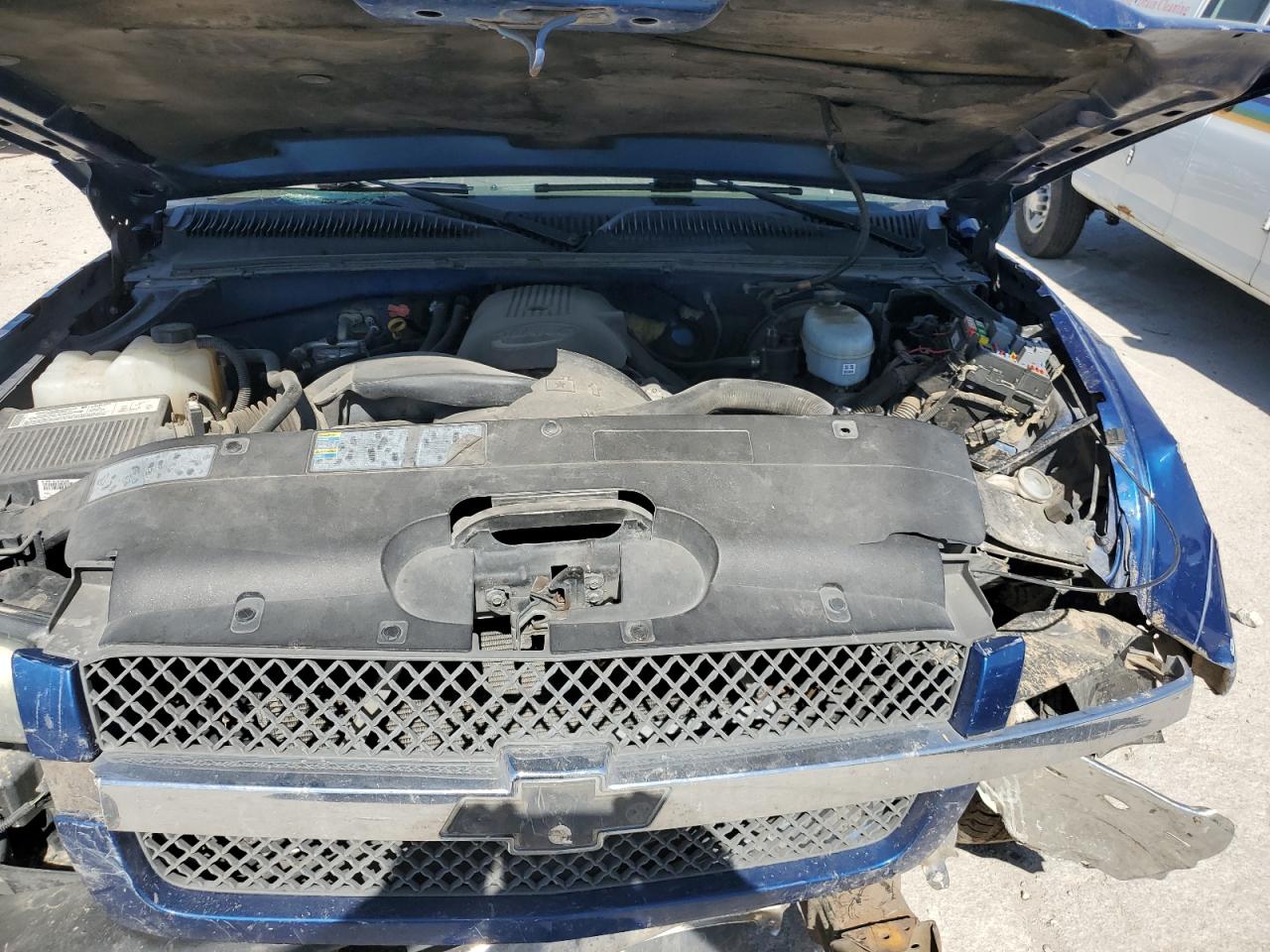 2004 Chevrolet Silverado - Image 11