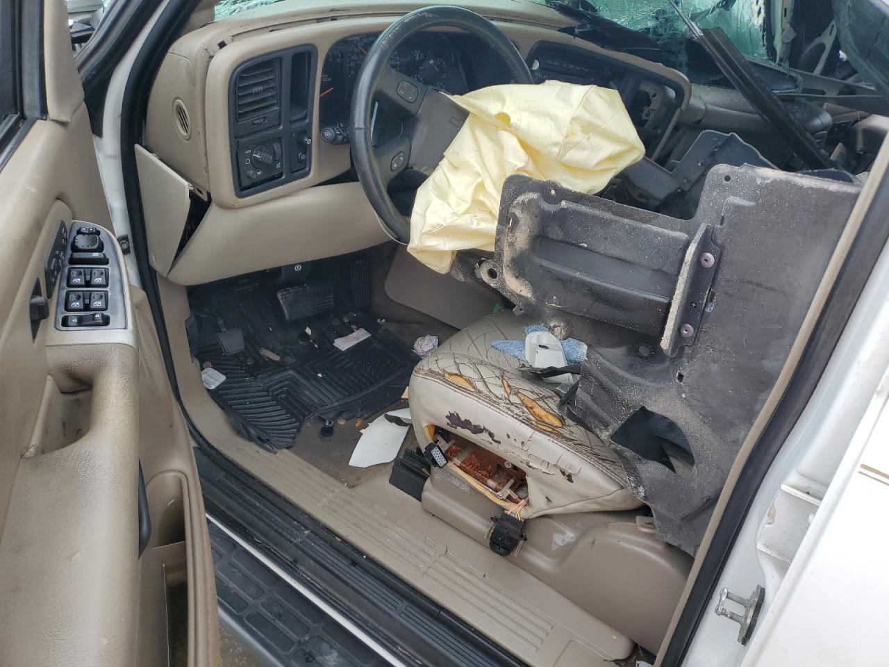 2004 Chevrolet Tahoe - Image 8