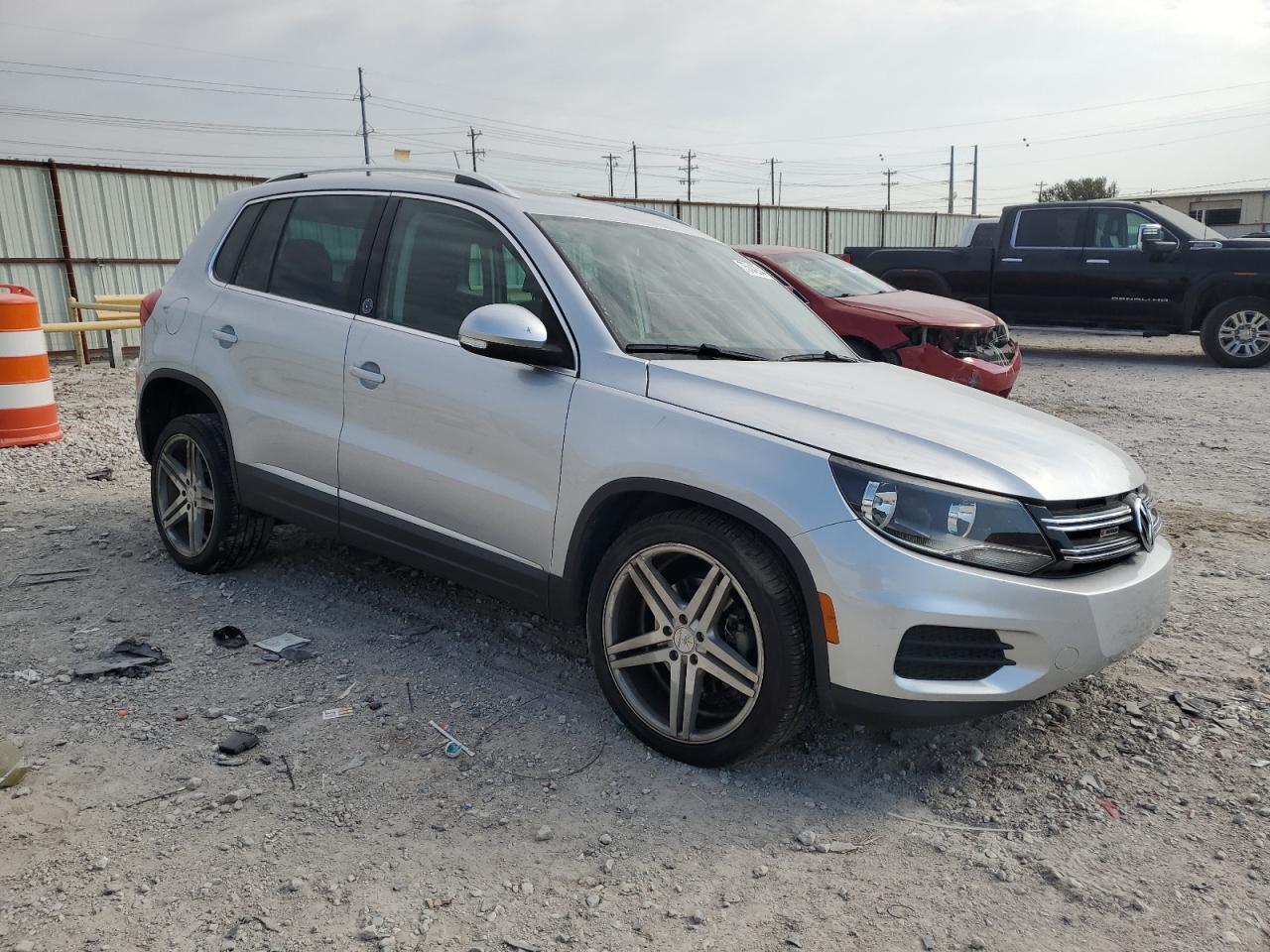2017 Volkswagen Tiguan - Image 4