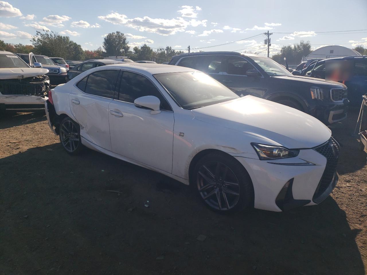 2018 Lexus IS - Image 4