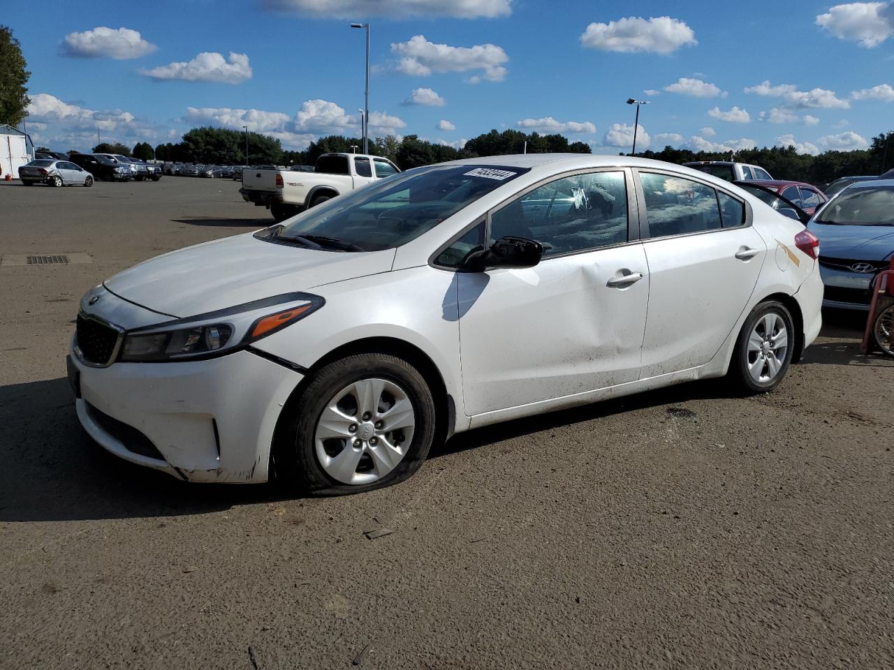 3KPFL4A75JE262335 2018 KIA FORTE - Image 1