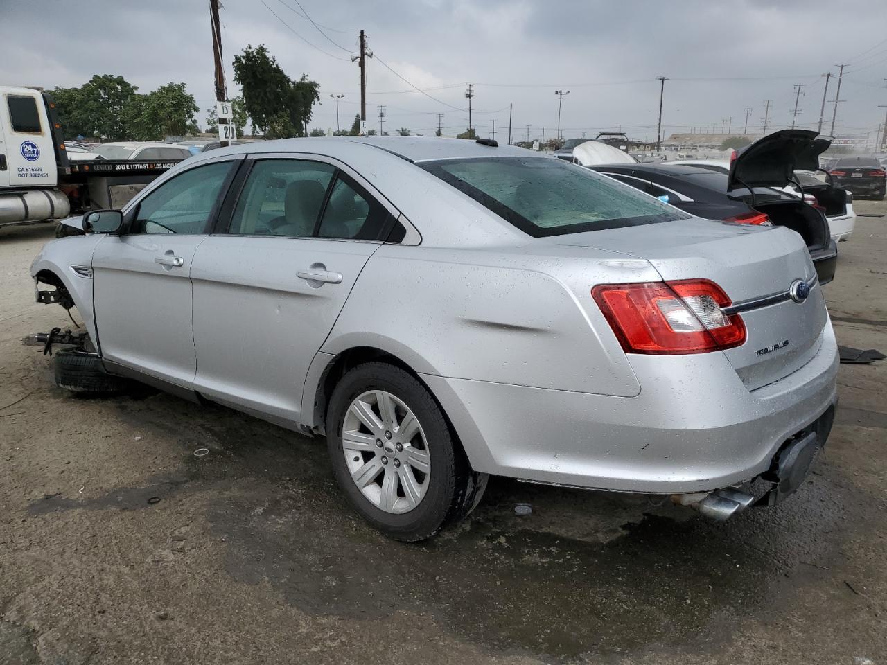 2012 Ford Taurus - Image 2