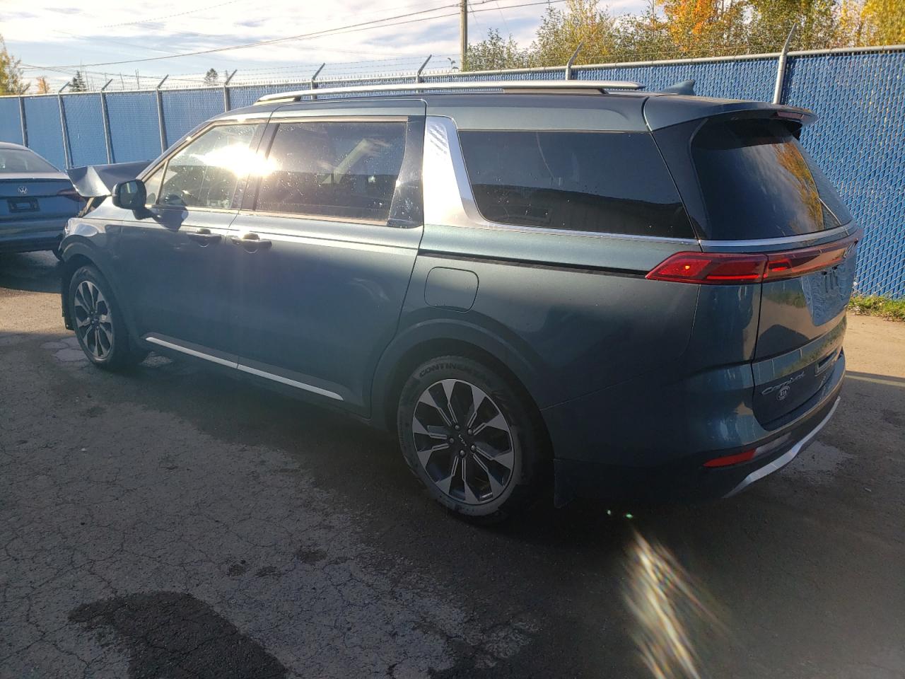 2022 Kia Carnival - Image 2
