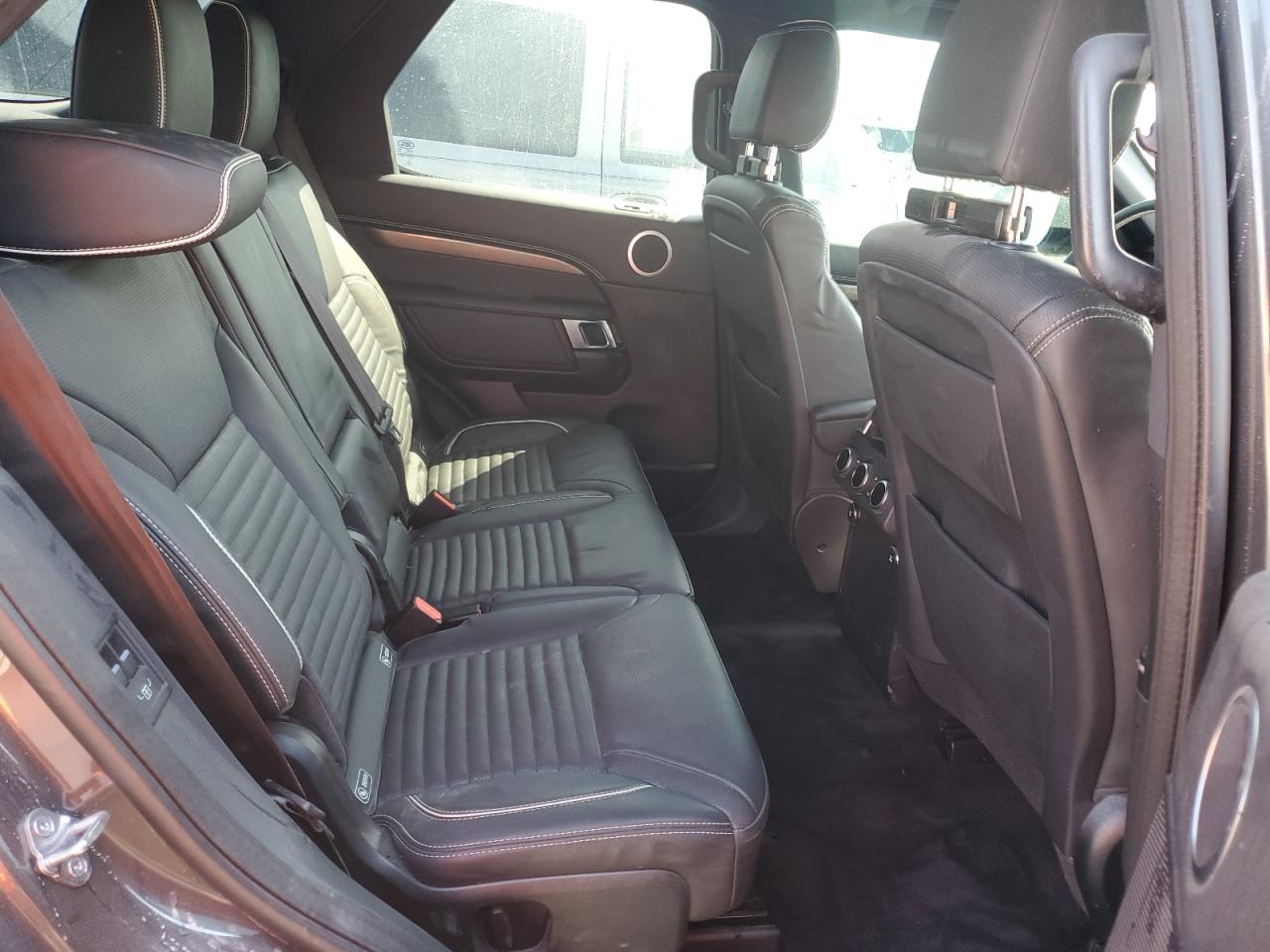 2019 Land Rover Discovery - Image 11