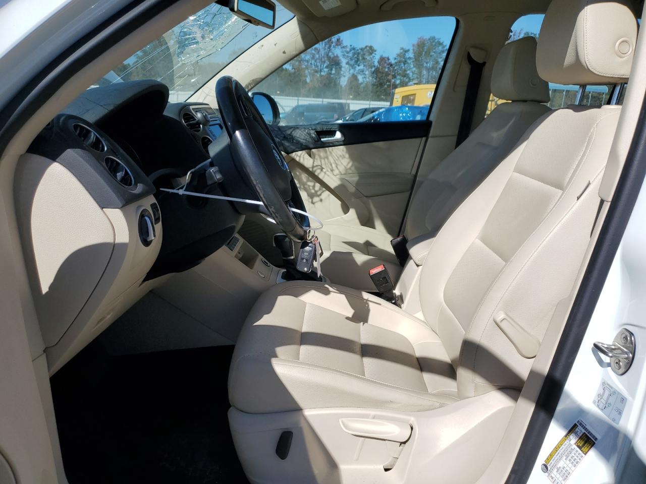 2017 Volkswagen Tiguan - Image 7