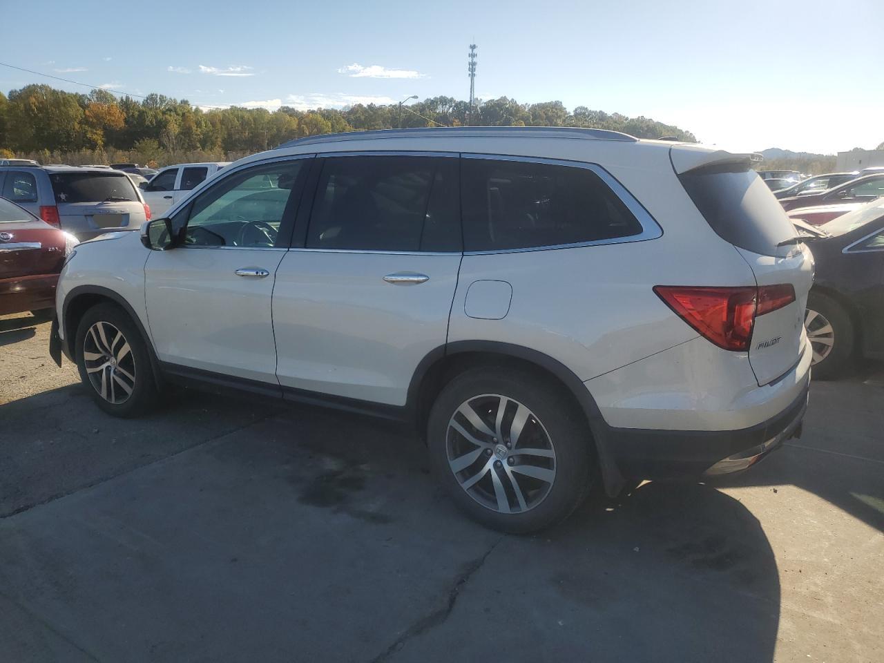 2017 Honda Pilot - Image 2